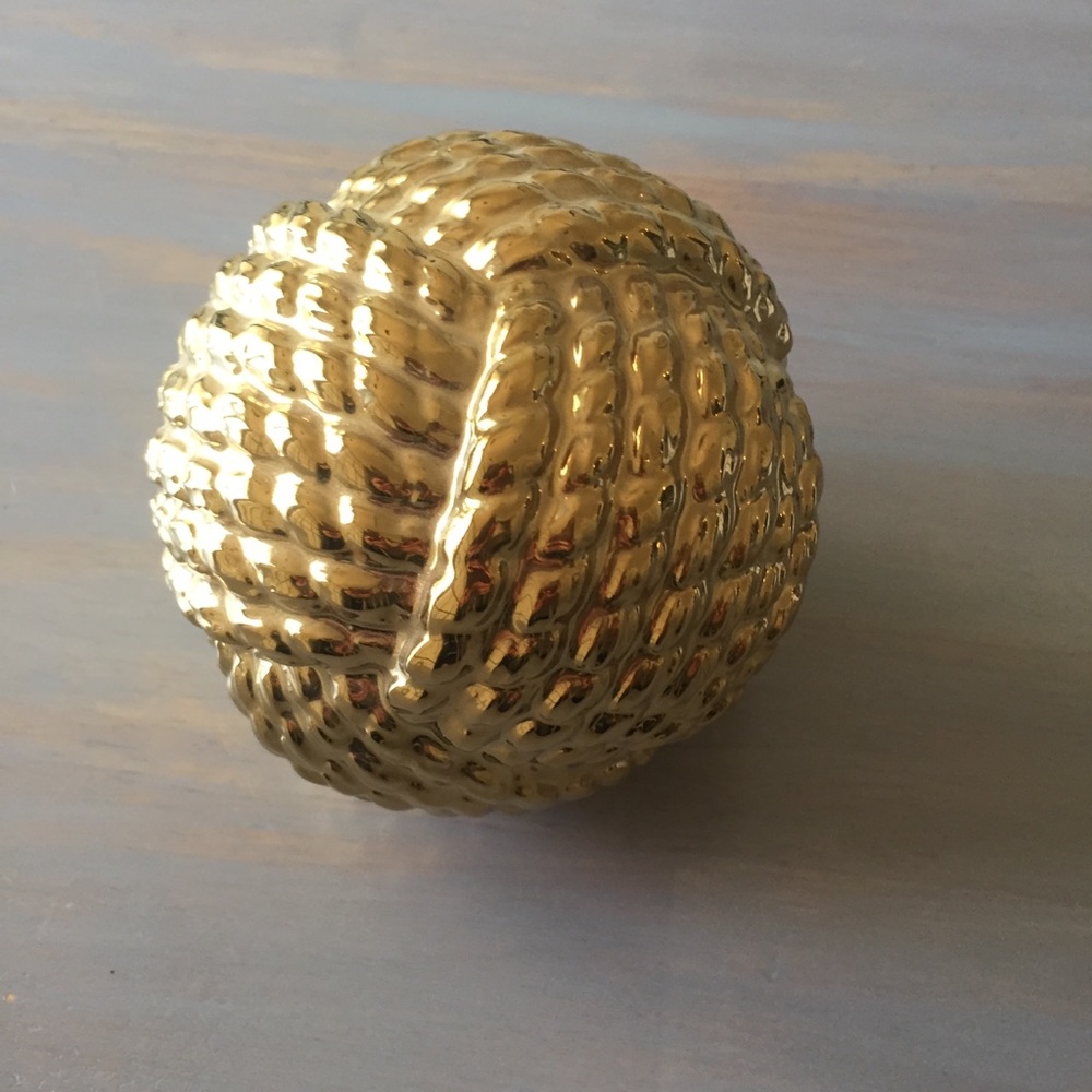 🌻 Threashold Gold Yarn Ball Paperweight